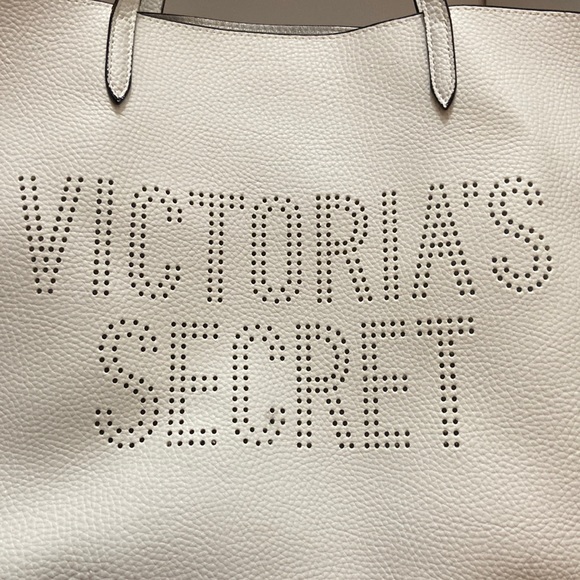 Victoria’s Secret Stencil Logo Oversized Tote~White w/Silver Lining~EUC - Picture 9 of 9